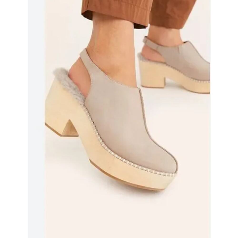 Silent D Delphine Clog, Tan, Size 39